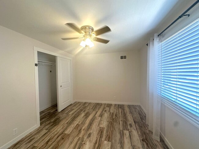 Building Photo - Beautiful 2-story pool home