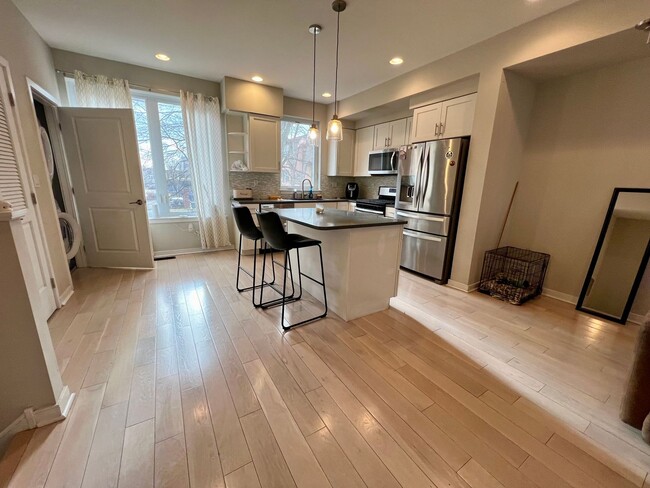 Building Photo - Gorgeous 3-Bedroom Townhome with One-Car G...