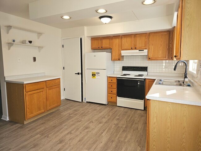 Building Photo - 6862 W Lode Dr