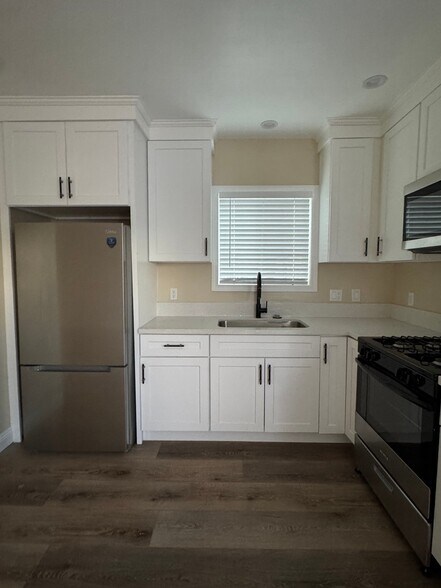 Building Photo - 10107 Laurel Canyon Blvd