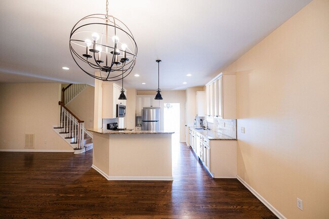 Building Photo - Stunning 6 bedroom 2.5 bathroom corner lot home in High Point with 2 car garage