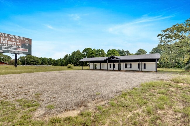 Building Photo - 19470 U.S. Hwy 69 N