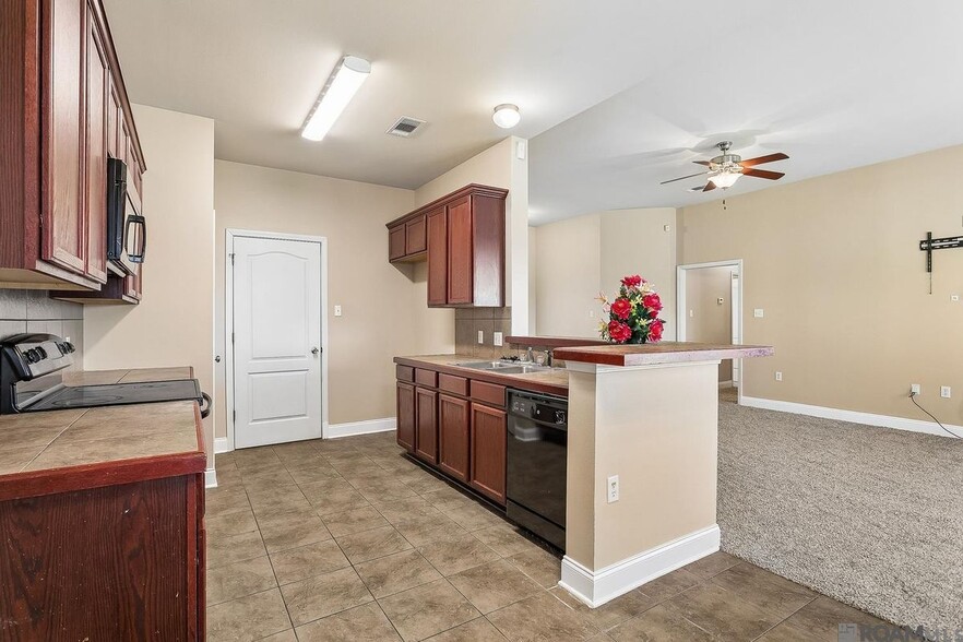 Building Photo - 11176 Merlo Dr