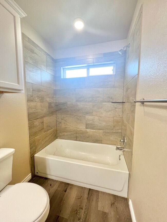 Building Photo - Cute 3 Bed Duplex in Temple!