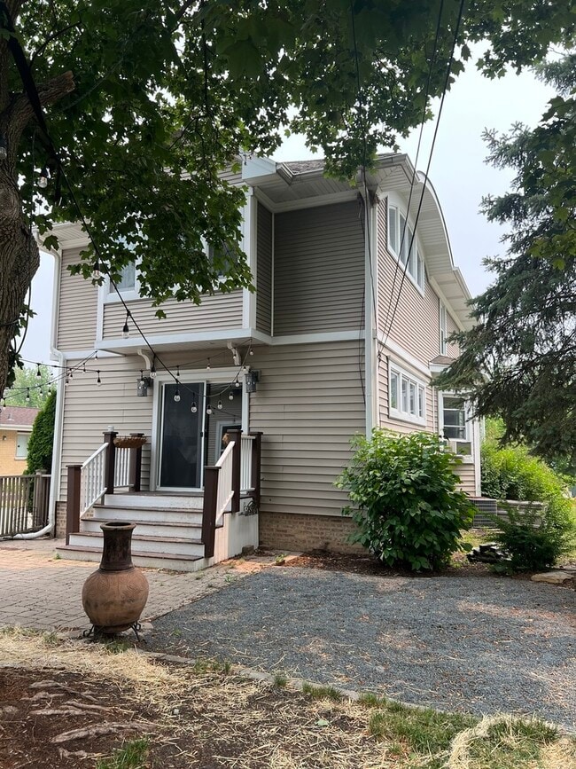 Building Photo - 918 N Dunton Ave