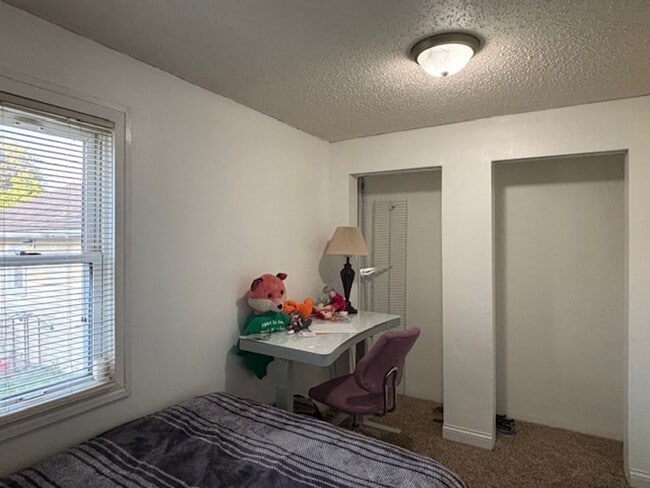 Building Photo - Cute & Cozy 2 BR/1 BA Single Family Home i...