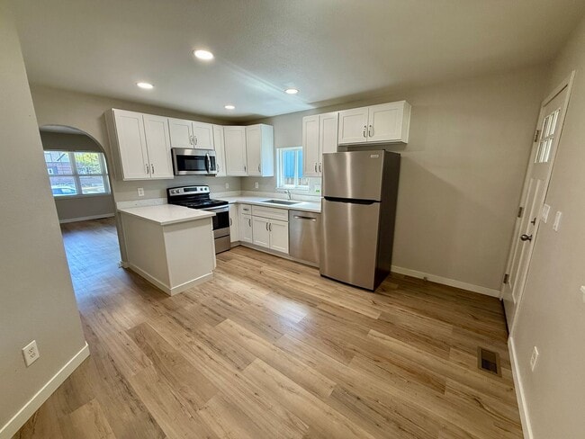 Building Photo - Charming Renovated Cottage with Spacious Y...