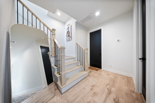 Building Photo - 6130 Campos Dr