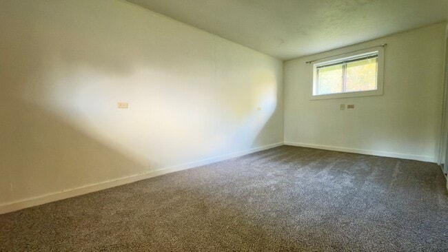 Building Photo - Lakefront Home at Summit Lake 3 Bedrooms with Lake Views