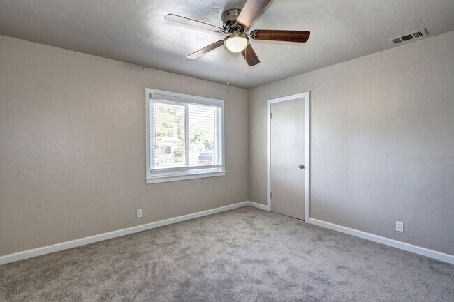 Building Photo - 5400-5402 Folsom Blvd