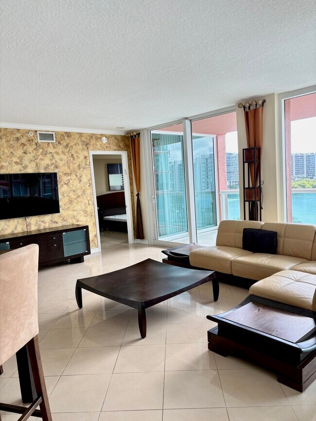 Building Photo - 3370 Hidden Bay Dr