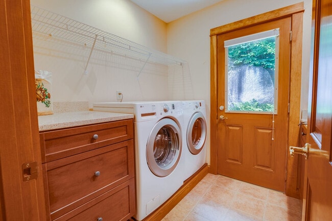 Building Photo - 196 Black Mountain Rd