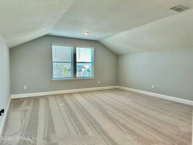 Building Photo - 124 Killarney Ave