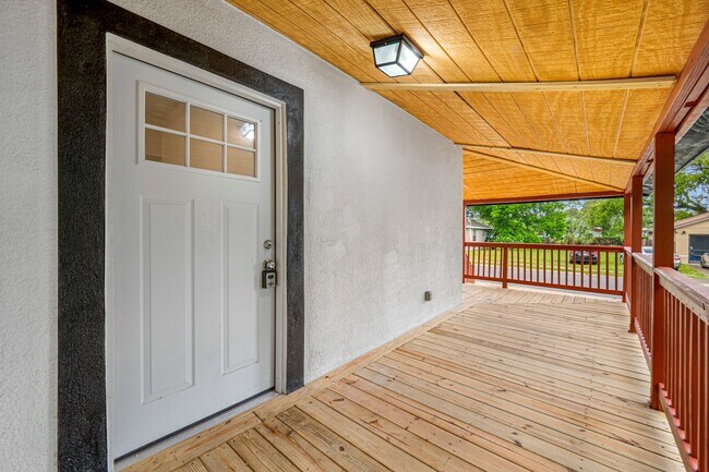 Building Photo - Fully Renovated 3-Bedroom, 2-Bathroom Home...