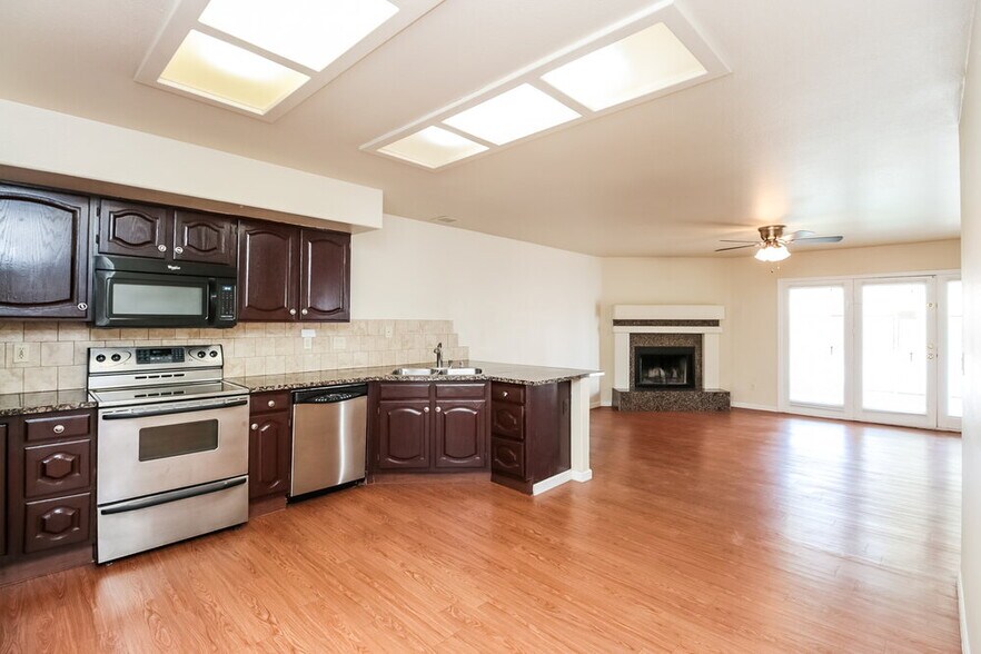 Building Photo - 3422 E Woodland Dr