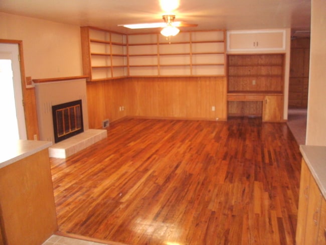 Building Photo - 2300 N Thornton St