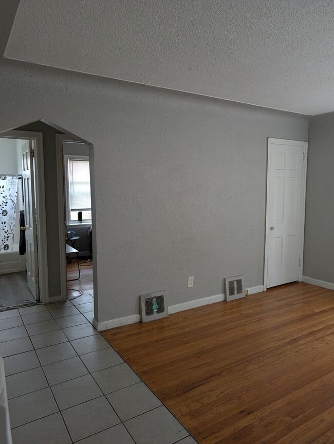 Building Photo - 12084 Vaughan St