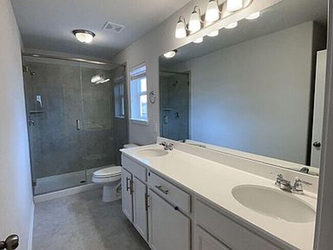Building Photo - 233 Hauser Dr