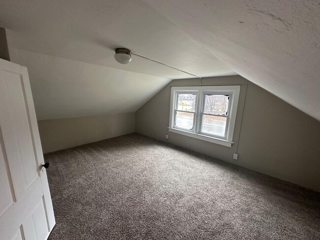 Building Photo - 962 Lakeview Dr