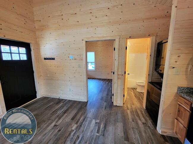 Building Photo - Beautiful 1bd Cabin In Trade, Tennessee