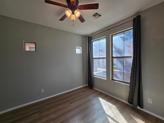 Building Photo - 1977 E Emily Ln