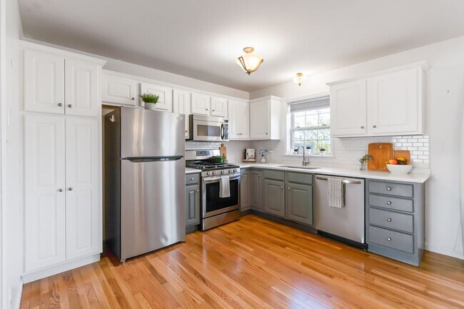 Building Photo - 622 Royal View Dr