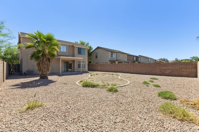 Building Photo - Spacious 2 Story 4 Bedroom 2.5 Bath Home L...