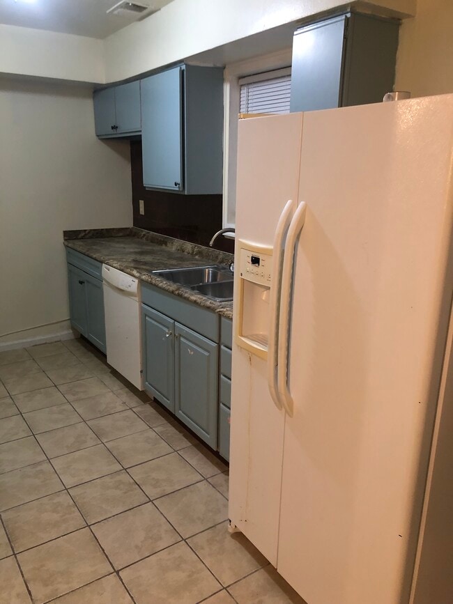 Building Photo - 3247 Saxon Pl