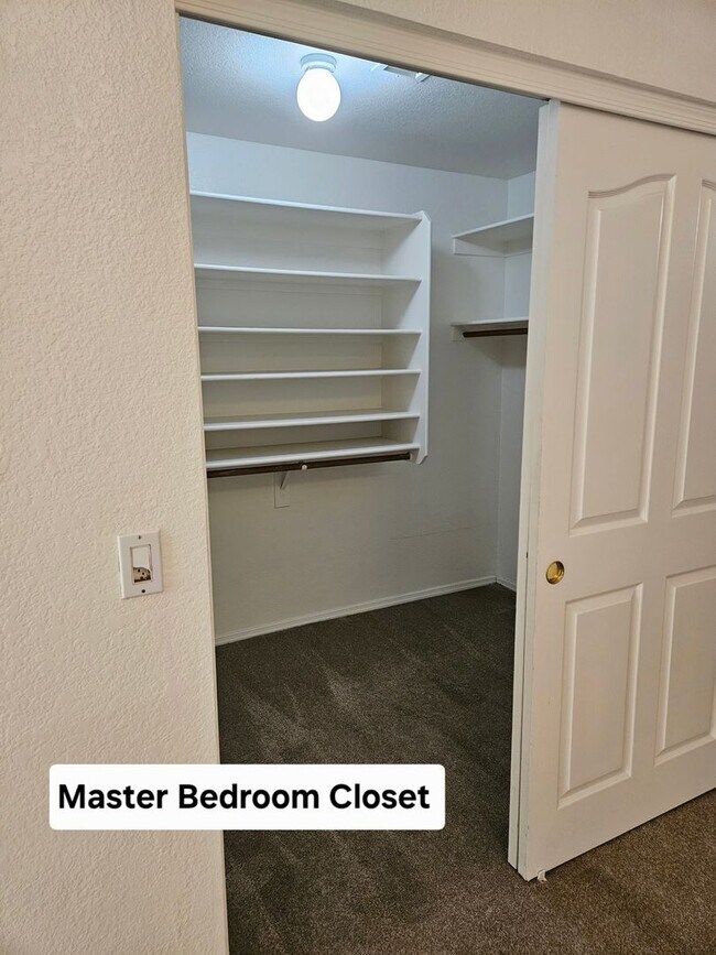 Building Photo - 4 BRM, 2 BA. HOME IN VAL VISTA PLACE in GI...
