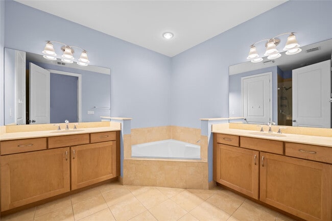 Building Photo - 10810 NW 74th Dr