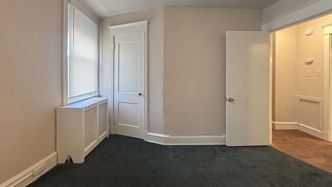 Building Photo - Charming 2-Bedroom Lansdowne Home with Vintage Character