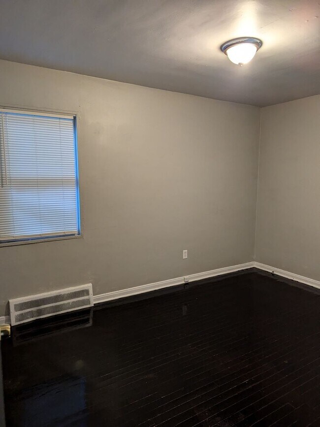 Building Photo - 5217 Neff-2 BED & 1 BATH FOR RENT