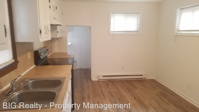 Building Photo - 107 King St