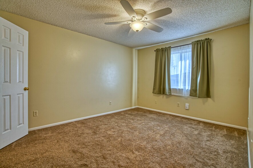 Building Photo - 2003 Terry St 106