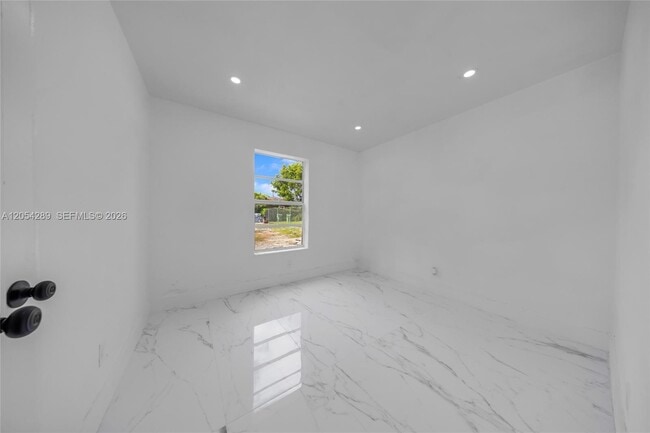 Building Photo - 2468 NW 21st St