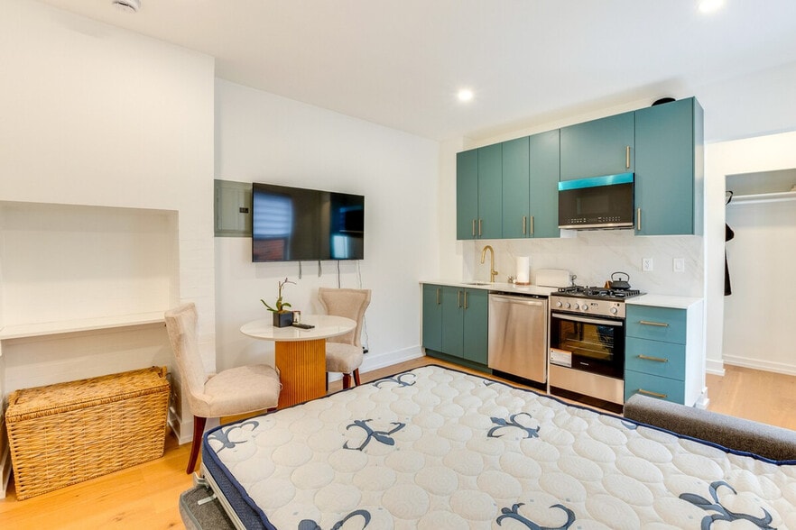 Building Photo - 1032 McLean Ave