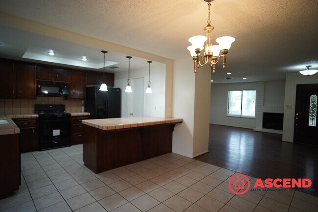 Building Photo - Cozy Southwest 3 Bedroom 2 Bath Home Comin...