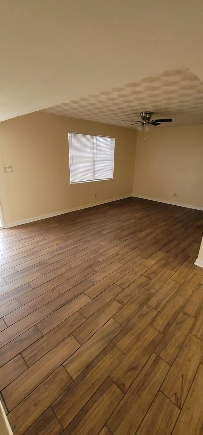 Building Photo - 4107 Lenore Dr