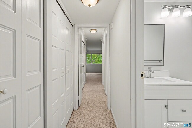 Building Photo - 172 Gillies Ln
