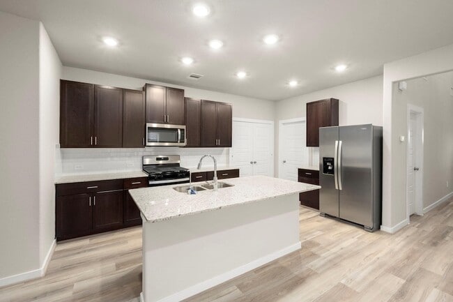 Building Photo - 18733 Timber Gln Dr