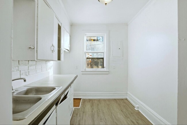 Building Photo - 2323 S Washington Ave