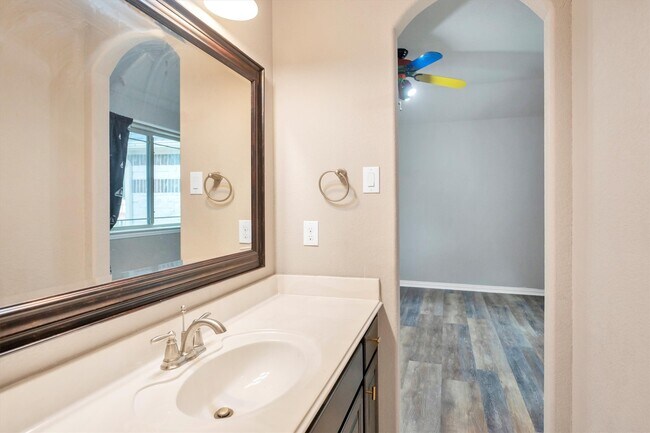 Building Photo - 6723 Mossridge Dr