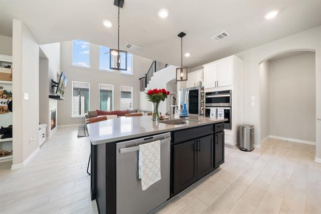 Building Photo - 2093 Almassera Dr
