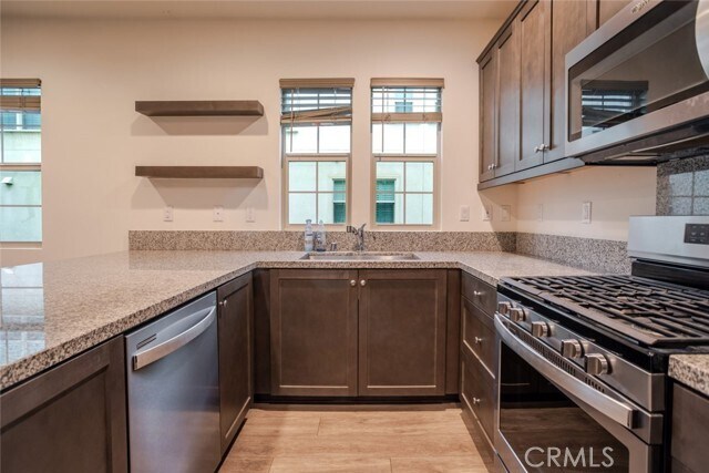 Building Photo - 863 Iris Way