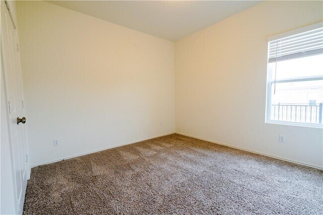 Building Photo - 933 Wildrye Ct