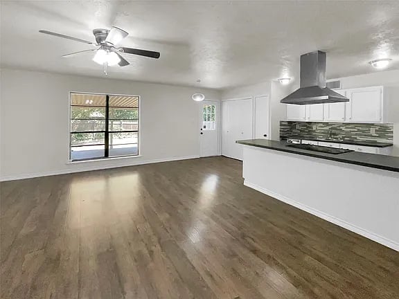 Building Photo - 6102 Lakecrest Dr