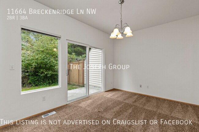 Building Photo - Centrally located 2 bed/2.5 bath in Silver...