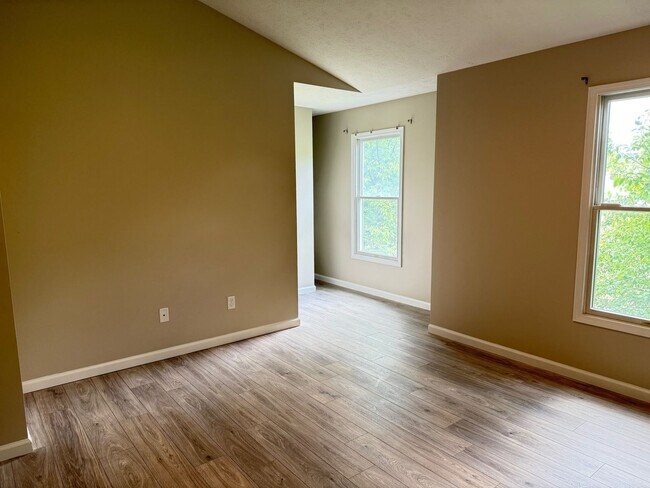 Building Photo - 1105 Shelbourne Dr
