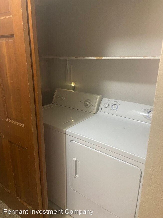 Building Photo - 2 br, 2 bath House - 5914 Gunbarrel Ave #E