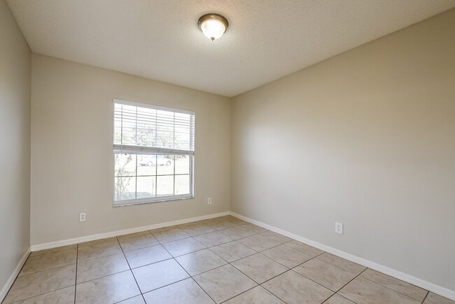 Building Photo - 12041 Goldenstar Ln